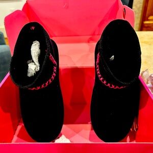 EMU Australia Micro Sheepskin Boots, Size 6